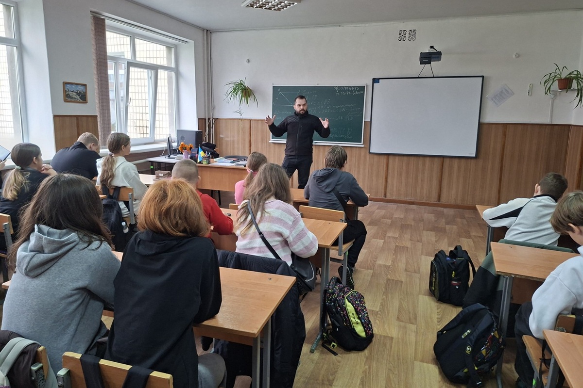 Зустріч із учнями гімназії № 24 у межах Місяця кібербезпеки